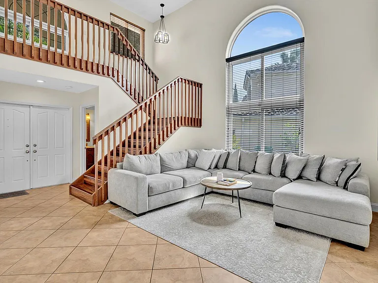 10310 Santiago St — Photo 7