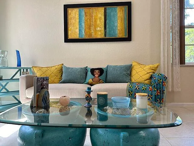 3 bed, 2.0 bath, 1348 sqft, $3,600 — Photo 2