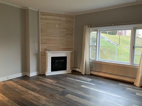 4th image of 251 Grand St