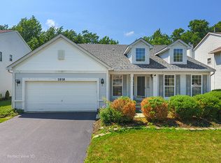 2820 Whitehall Ln, Naperville, IL 60564