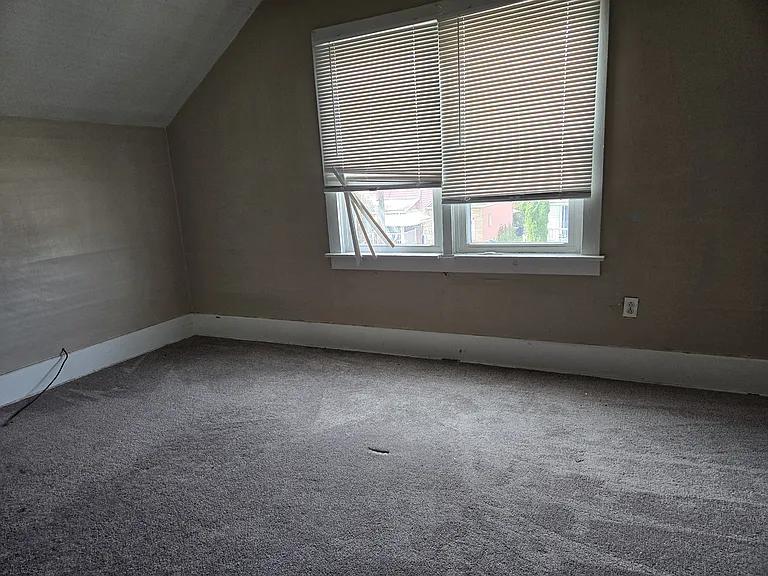 320 Main St — Photo 10