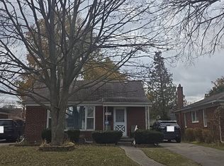 21326 Prestwick Ave, Harper Woods, MI 48225