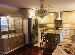 27 Robinhood Rd, Morris Plains, NJ 07950