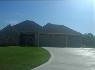 1150 SW New Forest Dr, Topeka, KS 66604