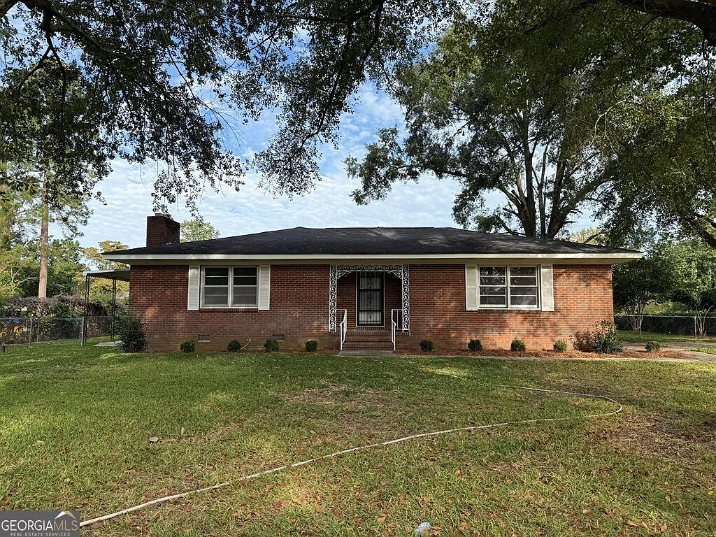 4 bed, 3.0 bath, 2152 sqft, $2,100 — Photo 2