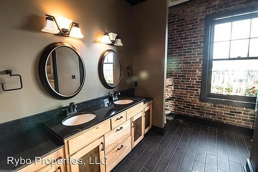 3rd image of 3041A Olive St