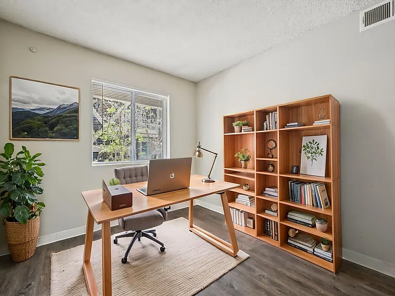 Toscana Apartments — Photo 6