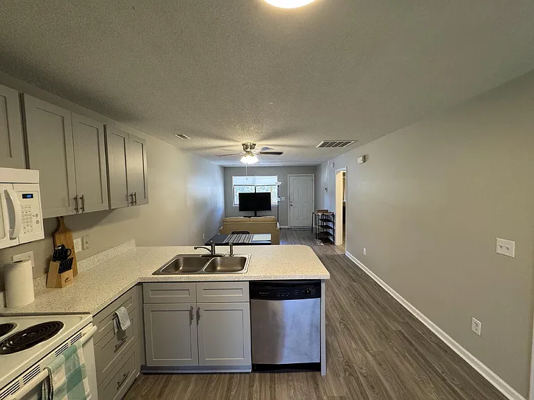 522 S Kerr Ave — Photo 6