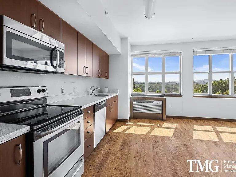 Corbett Heights Apartment Homes — Photo 42