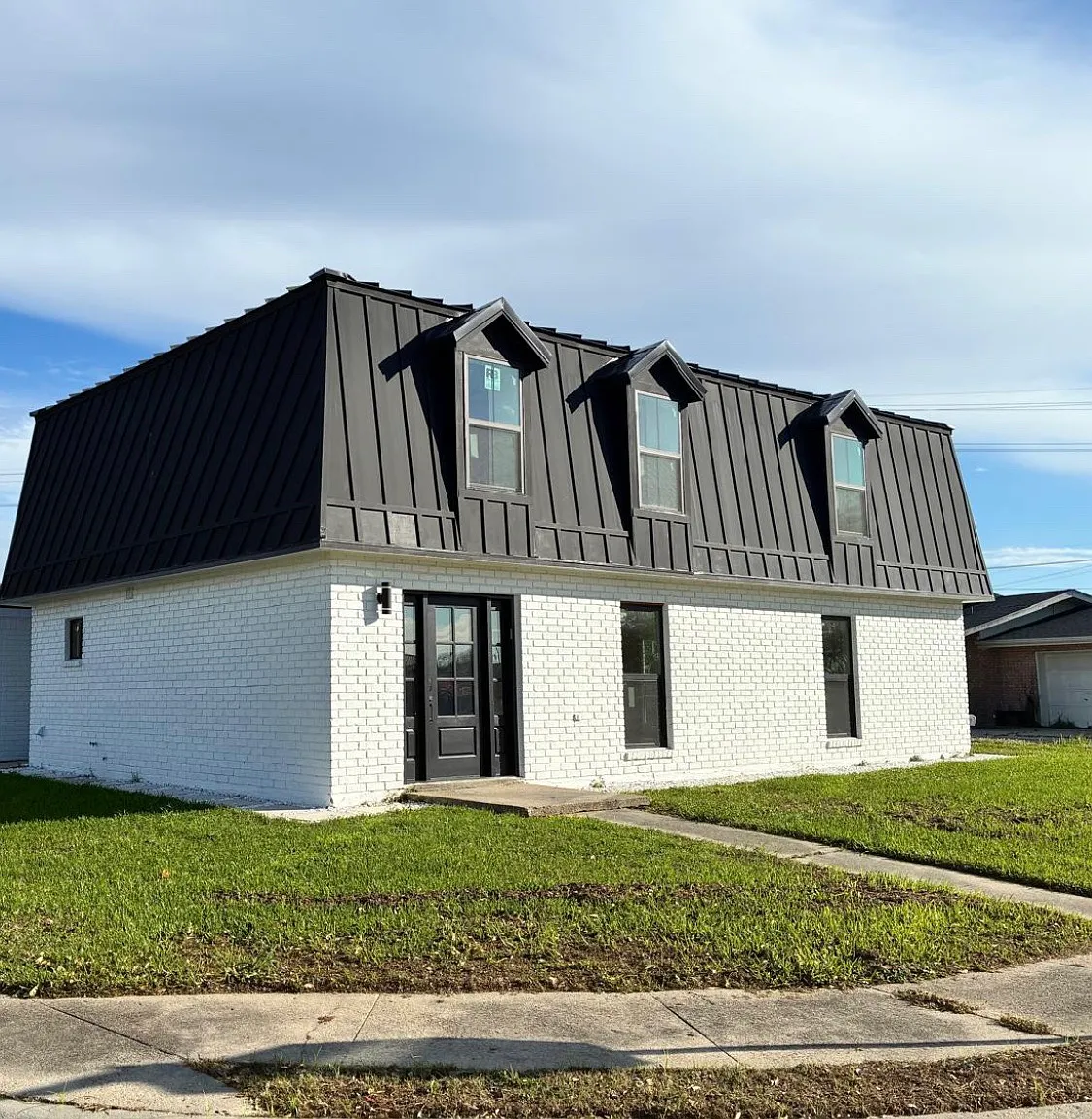 4 bed, 2.5 bath, 2350 sqft, $2,500 — Photo 1