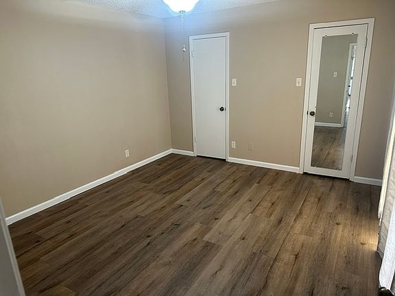 2nd image of 2221 Valleyview Blvd