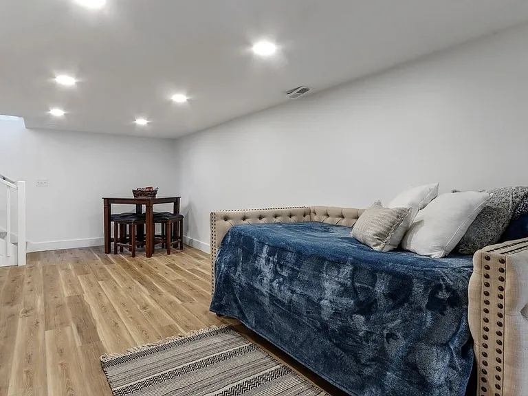 190 Dewey Ave — Photo 11