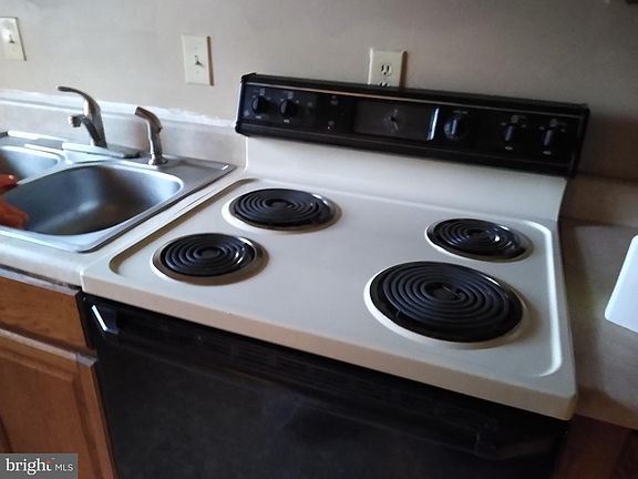 5th image of 47449 Lincoln Ave