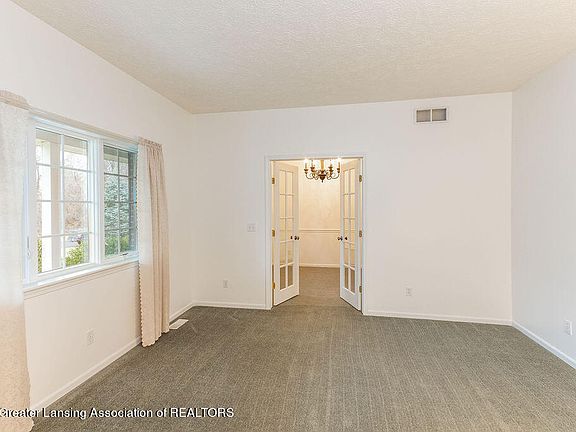 5th image of 6768 English Oak Dr