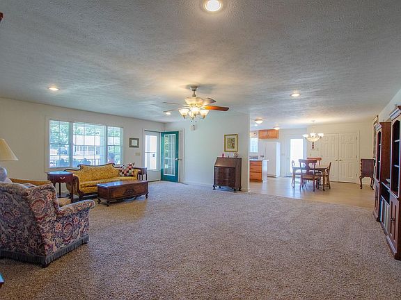 4th image of 105 Farley Branch Dr