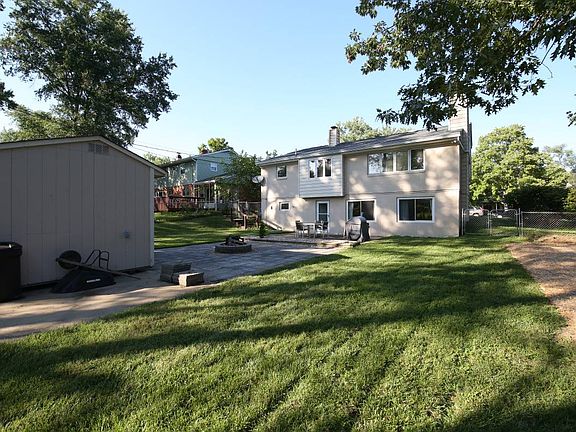 3rd image of 146 Junedale Dr