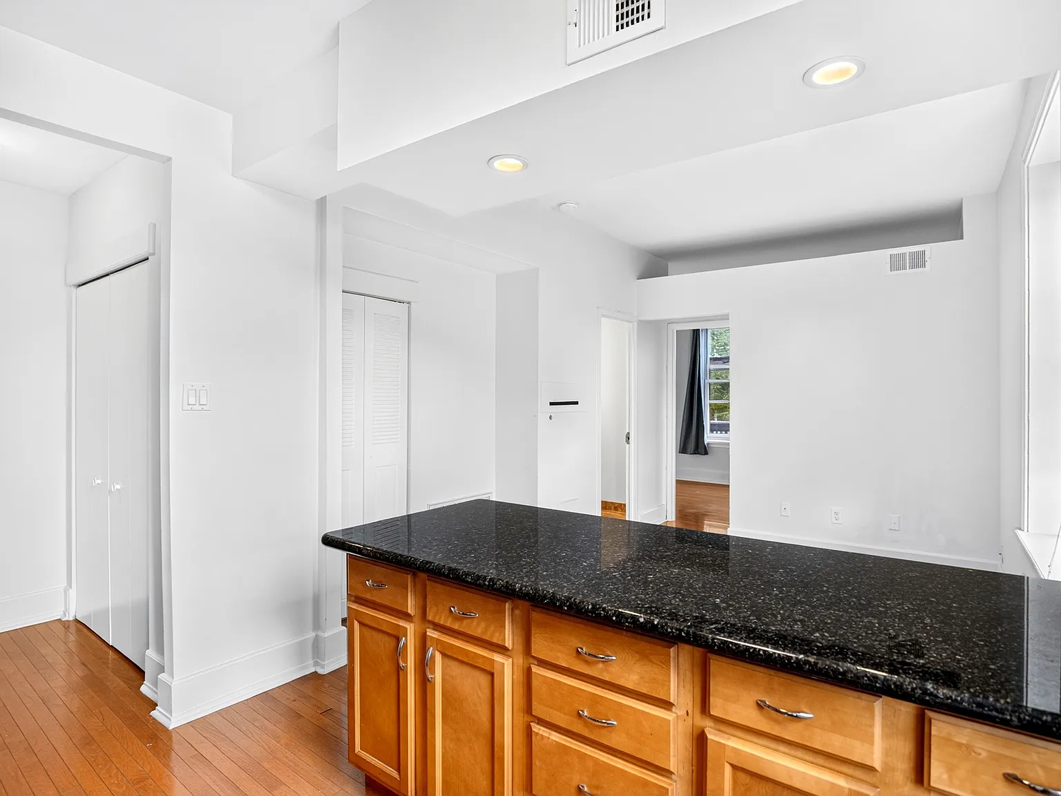 1 bed, 489 sqft, $1,600 — Photo 4