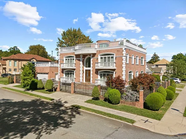 6435 Marathon Pkwy, Little Neck, NY 11362