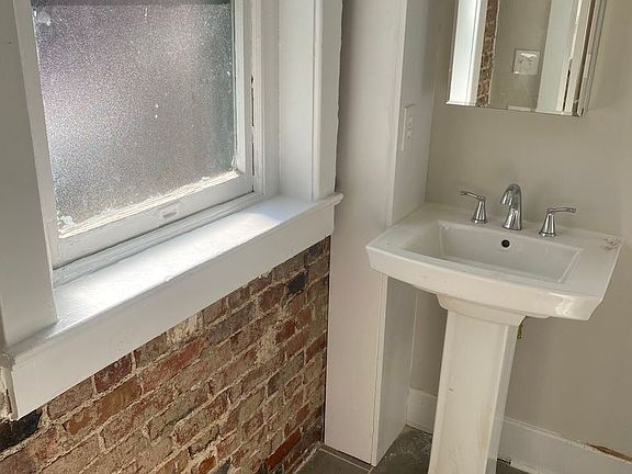 5th image of 410 W Ormsby Ave #11585184