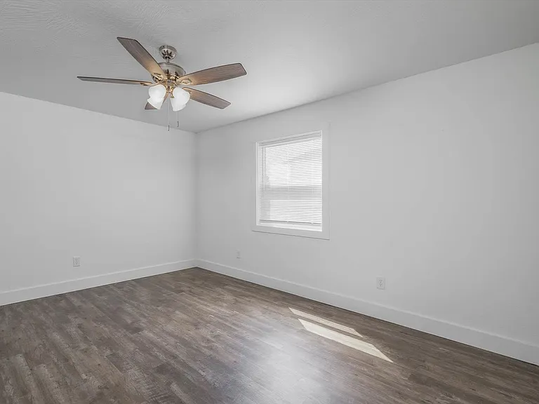 Montclair Point Condominiums — Photo 8