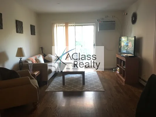 Rented by A Class Realty Long Island City LLC | media 18