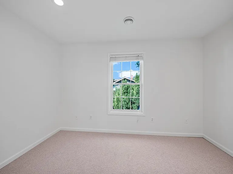 650 W Lincoln St — Photo 34