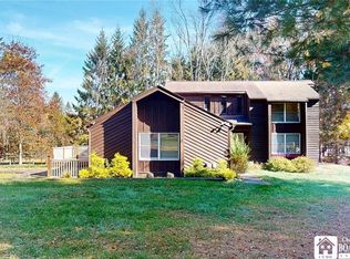1757 Parkmeadow Dr, Jamestown, NY 14701