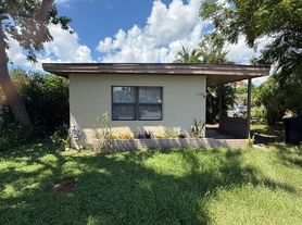 1020 Queen St N, Saint Petersburg, FL