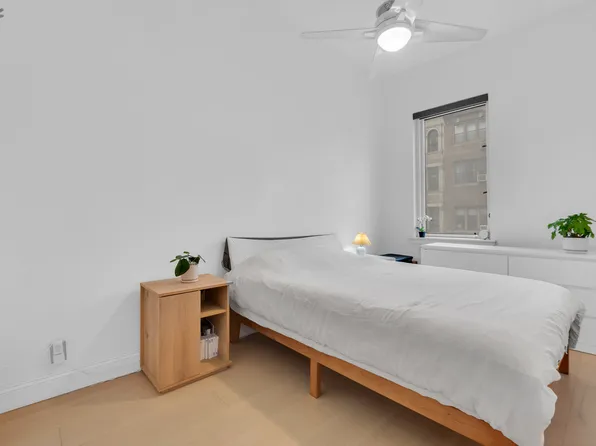 244 East 60th Street image 4 of 5
