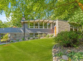 2425 N 100th St, Wauwatosa, WI 53226
