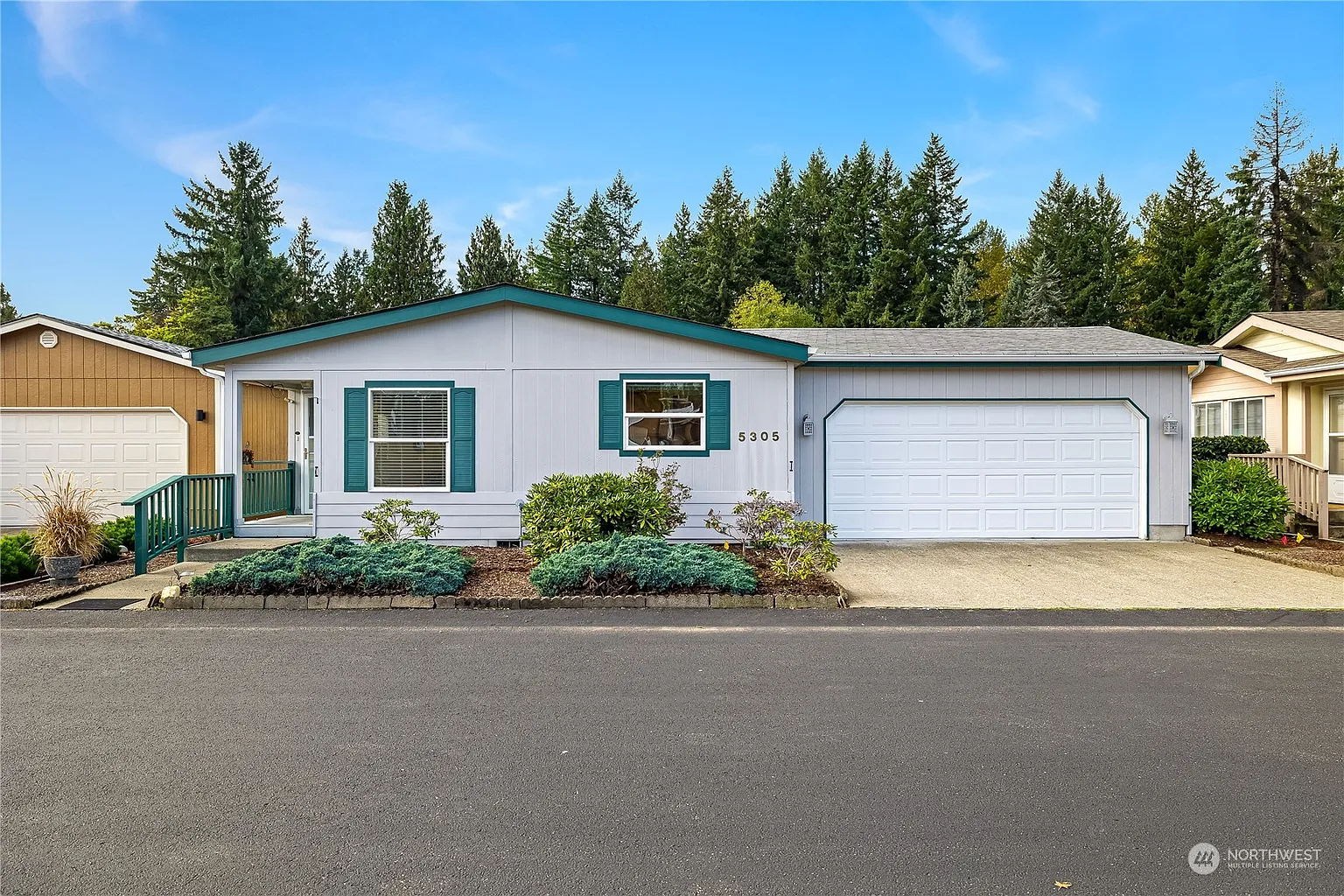 5305 Golden Eagle Lane SW photo 1