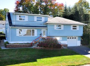 30 Cottage Grove Ln, Waterbury, CT 06706