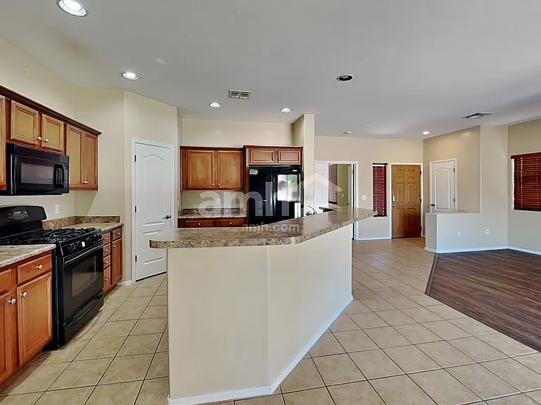 5561 S Lemon Tree Dr — Photo 3