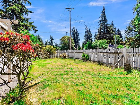 5th image of 726 A Kelly Rd