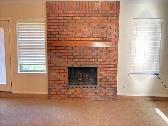 3rd image of 1040 Fox River Ln