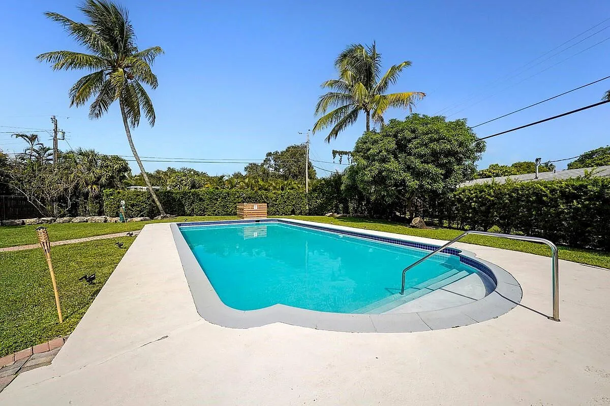 3 bed, 2.0 bath, 1404 sqft, $4,500 — Photo 4