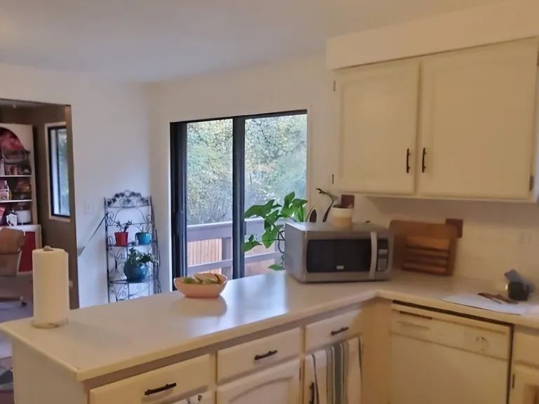 1500 SE Eastwood Ct #5 — Photo 6