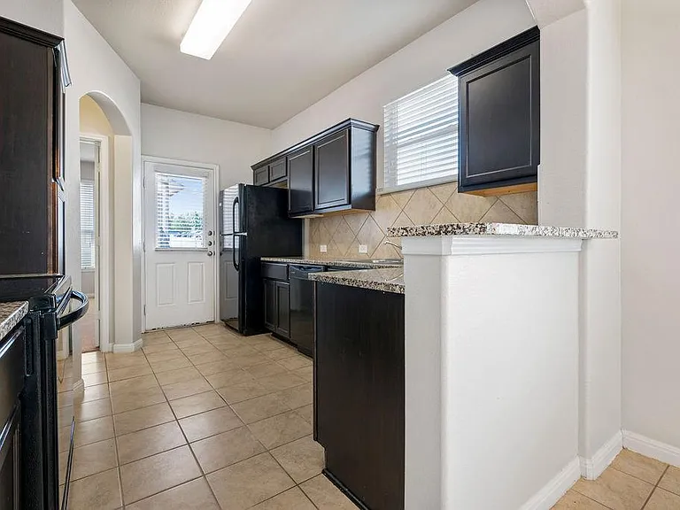 711 Katmai Cir — Photo 3