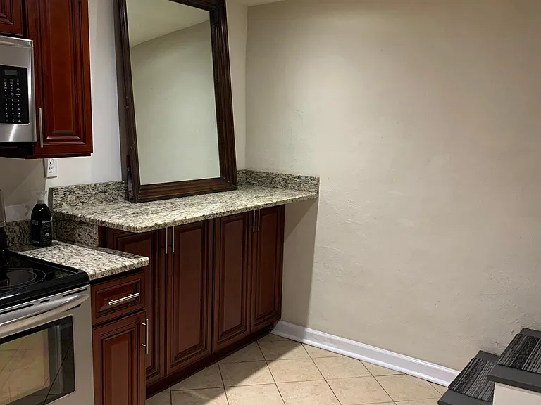 150 N Bread St — Photo 14