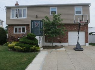 31 Copiague St, Valley Stream, NY 11580