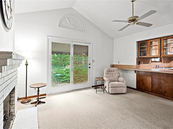 5th image of 2609 Westdale Rd