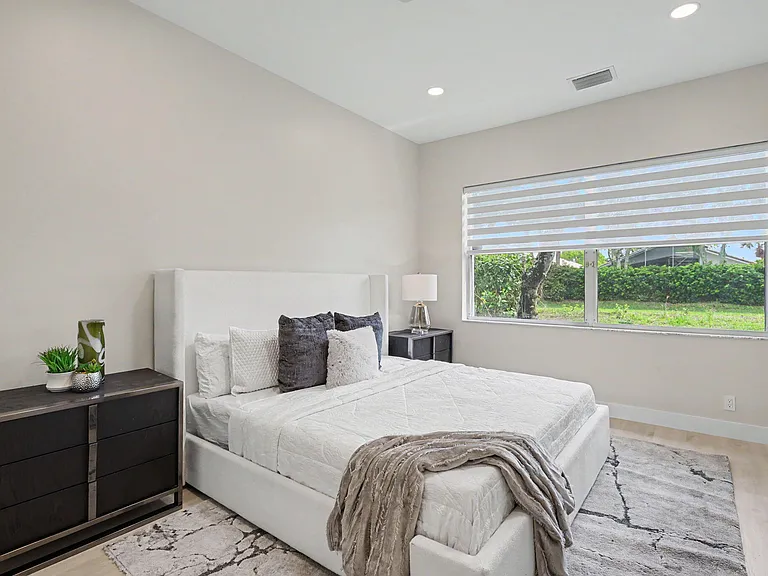 7832 Rockford Rd — Photo 16