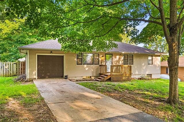 802 SW 17th St Blue Springs MO 64015 Zillow