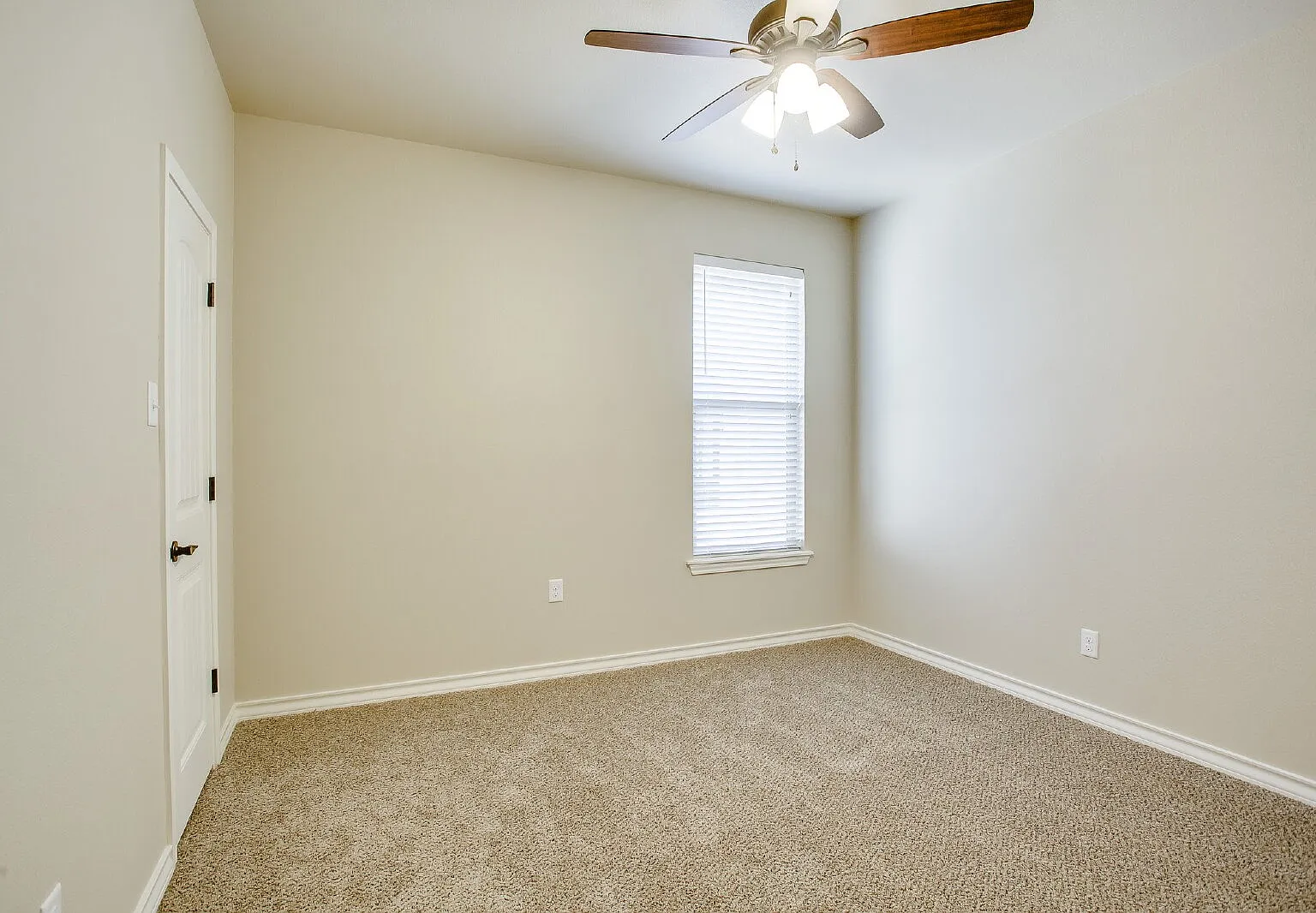 3 bed, 2.0 bath, 1475 sqft, $1,495 — Photo 4