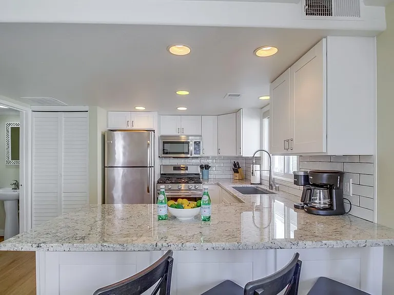 824 Ostend Ct — Photo 9