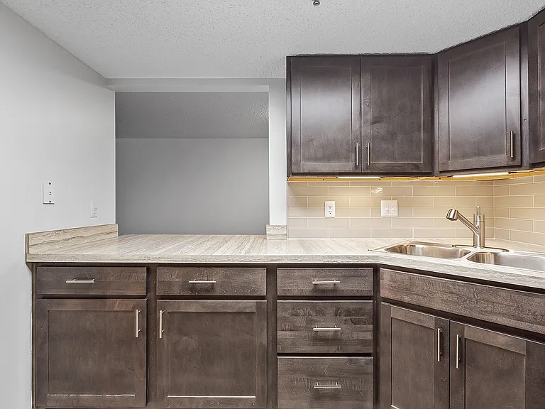Oak Pointe Apartments — Photo 41