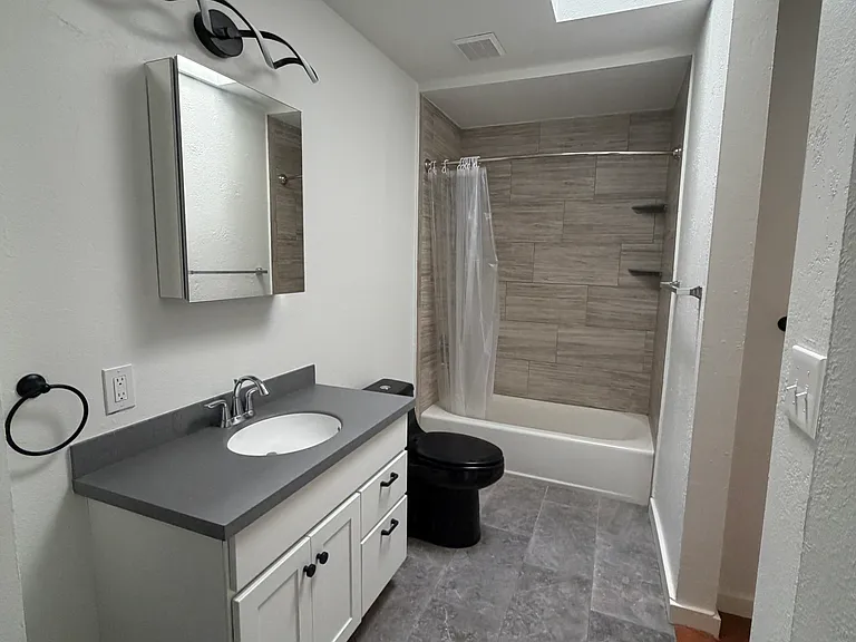 1608 Miner St #5 — Photo 7