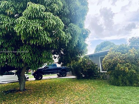 4th image of 3004 Dolphin Dr