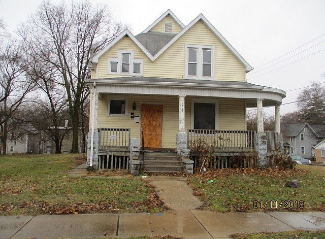 1st image of 903 S 5th St