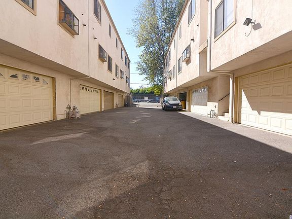 4th image of 14715 Saticoy St Unit 11